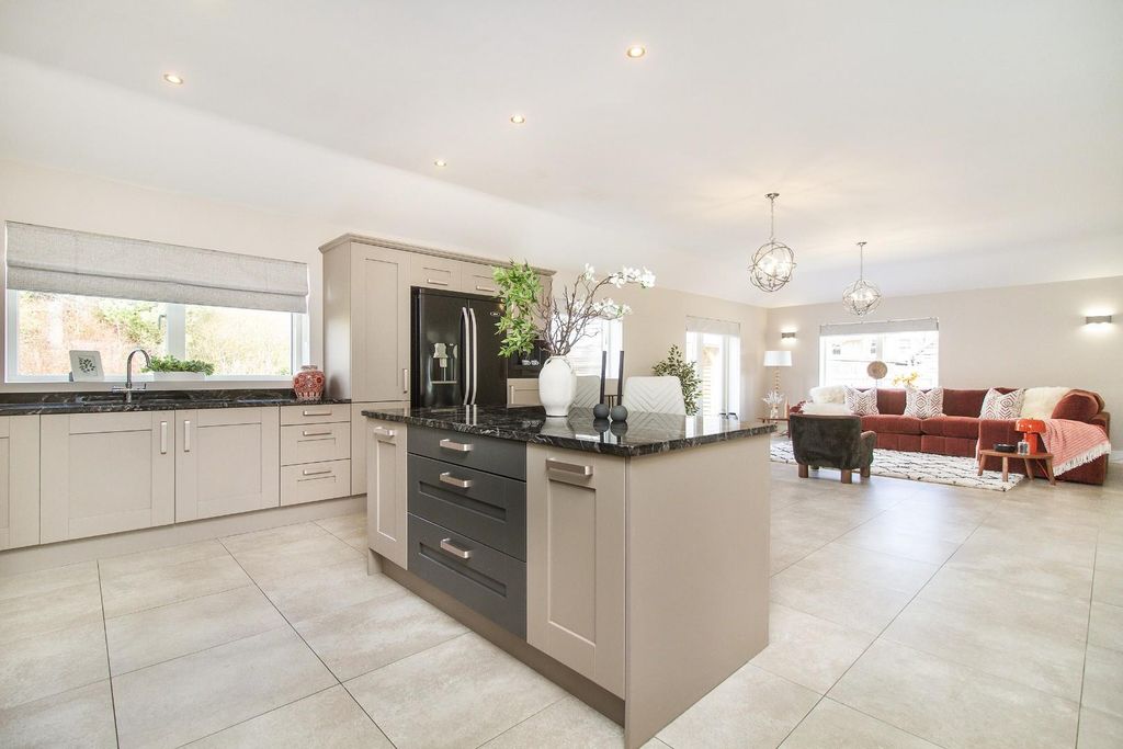 Property photo 2 of 17 Family Kitchen