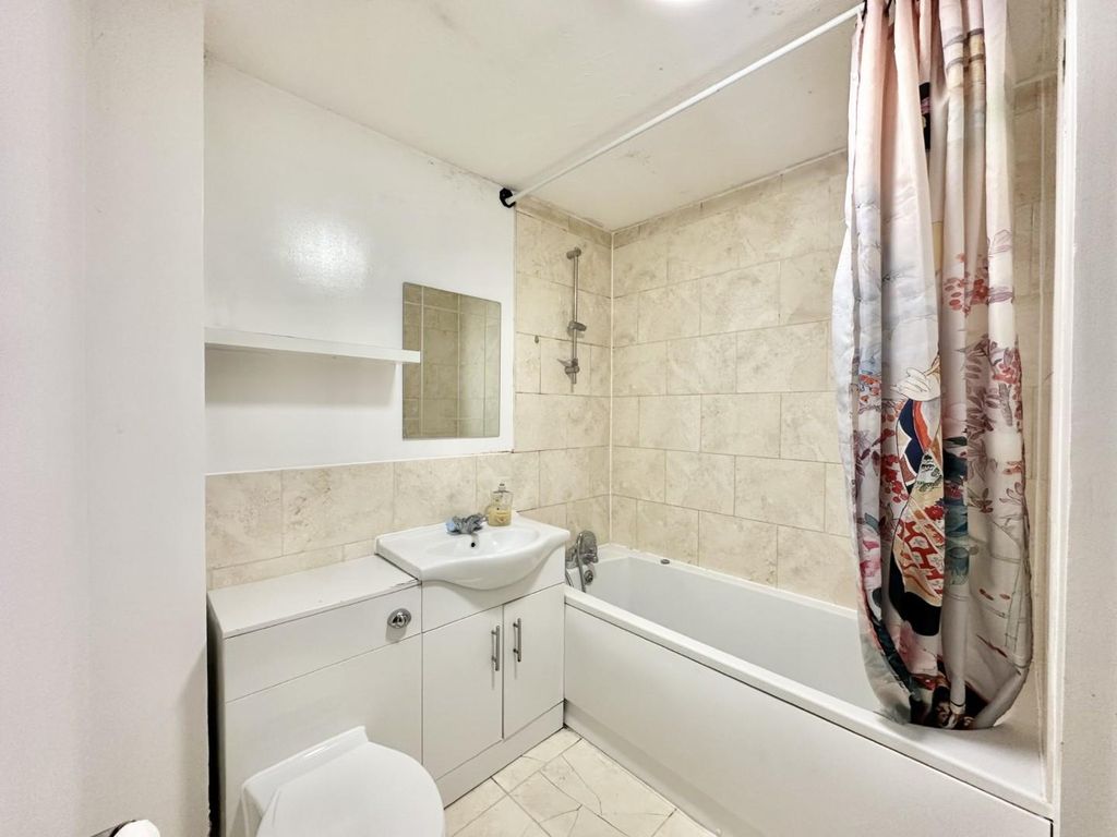 Property photo 3 of 10 Thumbnail_Img_7036.Jpg