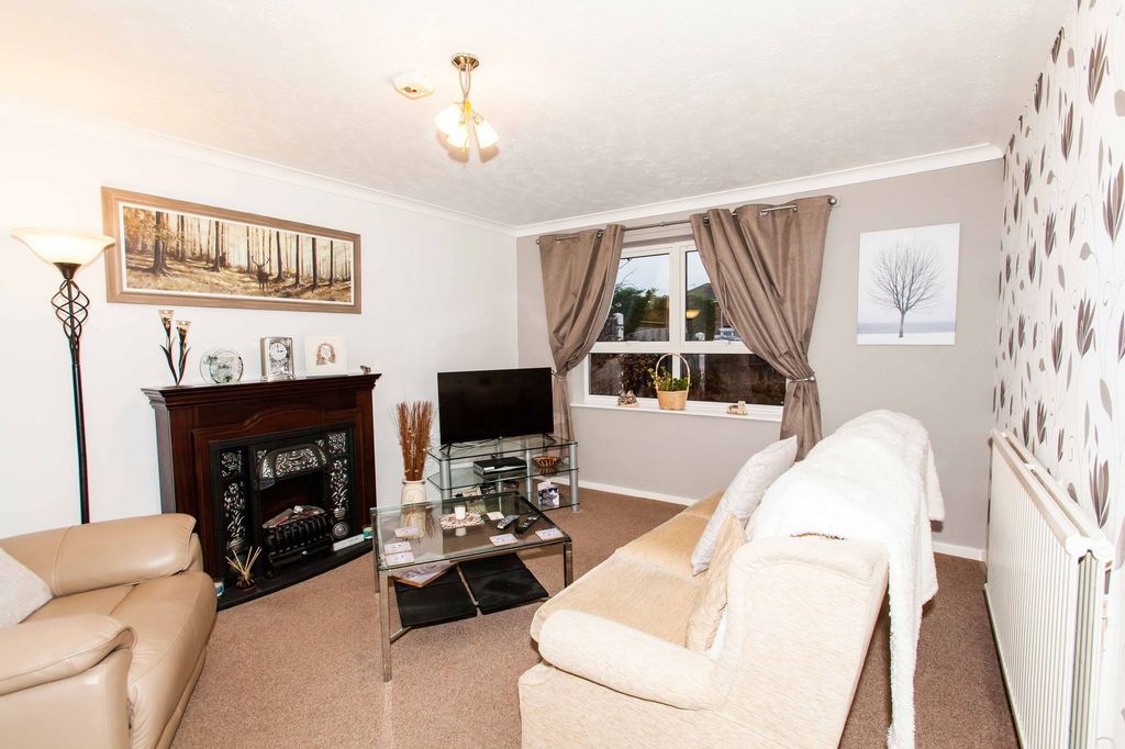 Property photo 3 of 28