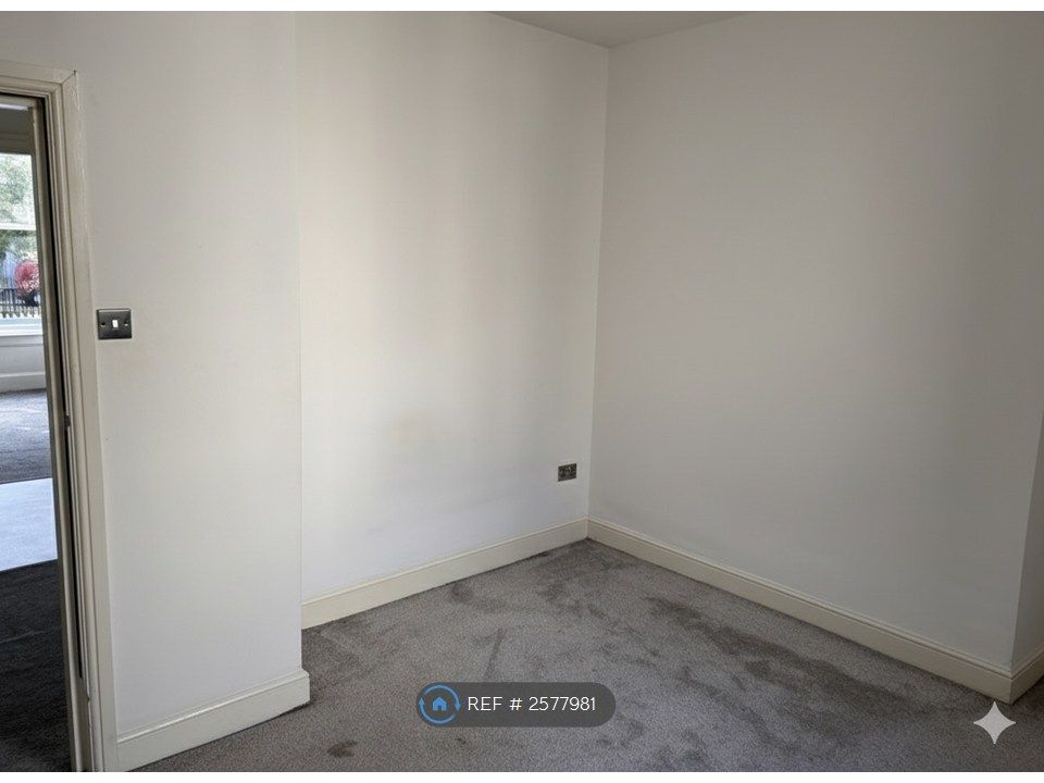 Property photo 2 of 6 Bedroom