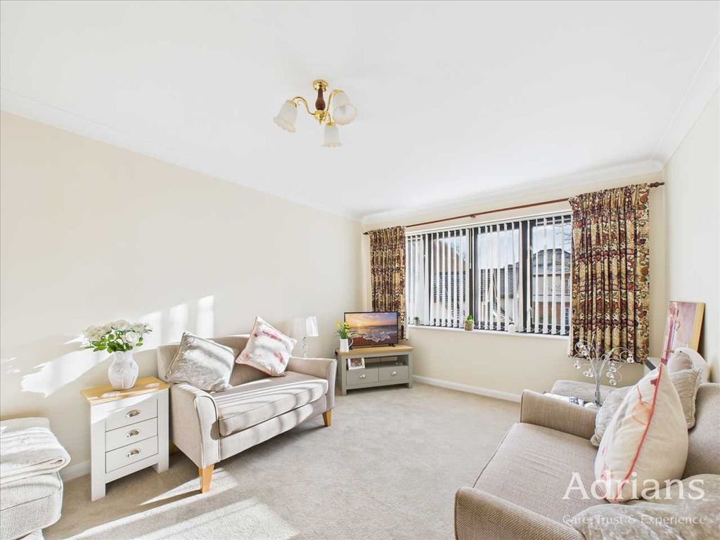 Property photo 2 of 8 Lounge