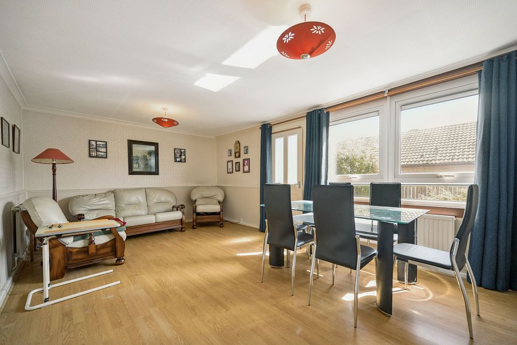 Property photo 1 of 19 Lounge / Dining Area