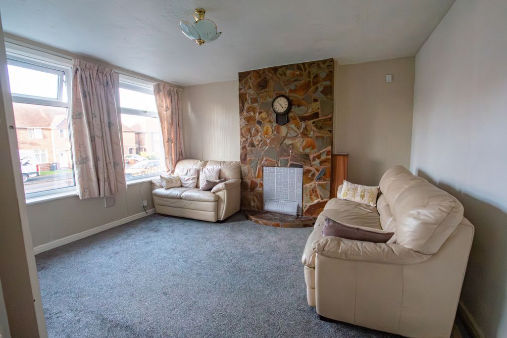 Property photo 2 of 15 126-Wyndhurst Road-74