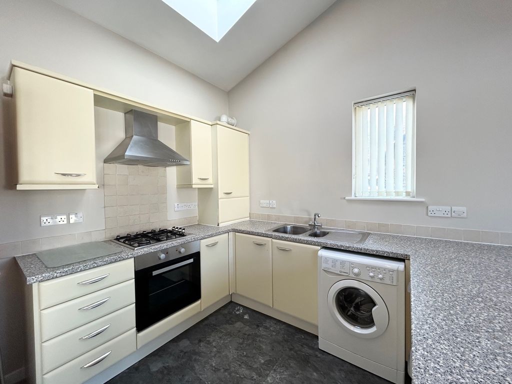 Property photo 3 of 14 Kitchen