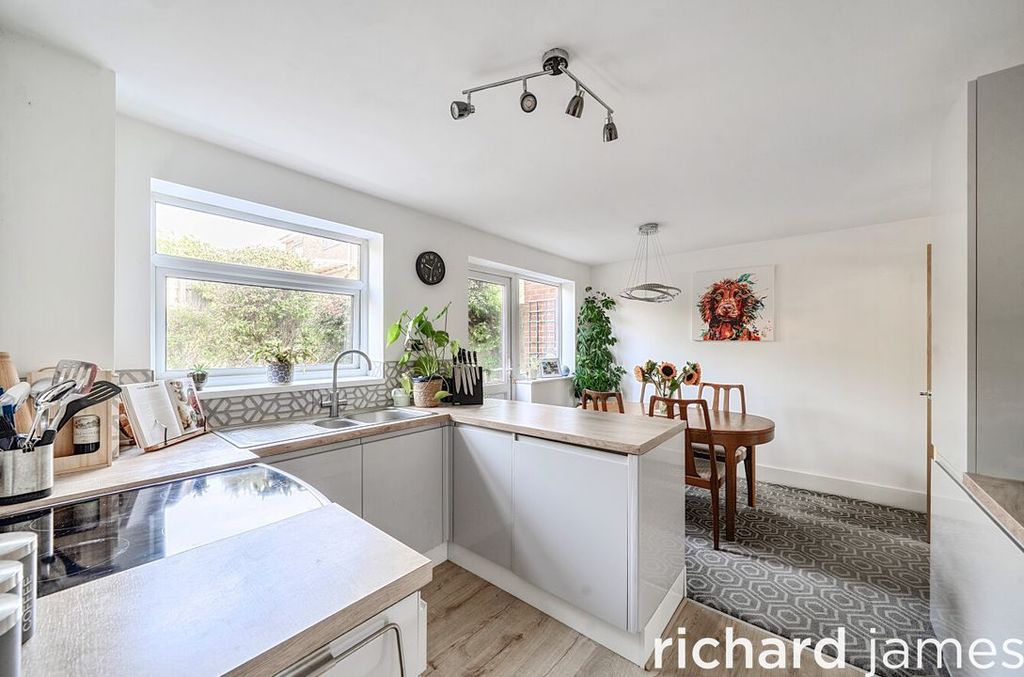 Property photo 3 of 13 1c909953F2c844038Ea490d5630B8061