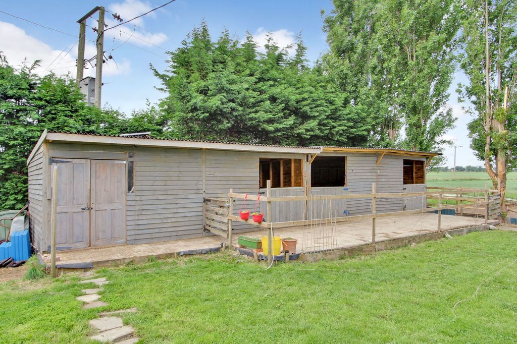 Property photo 3 of 34