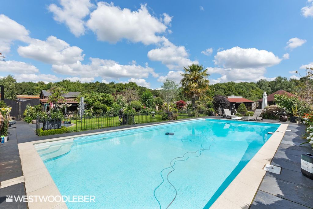 Property photo 2 of 51 Stansteadroad_12.Jpg