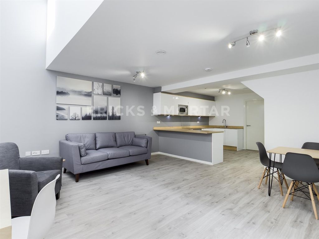 Property photo 1 of 12 7-Ifp_J5Pe24Tphqkrcq7Q.Jpg