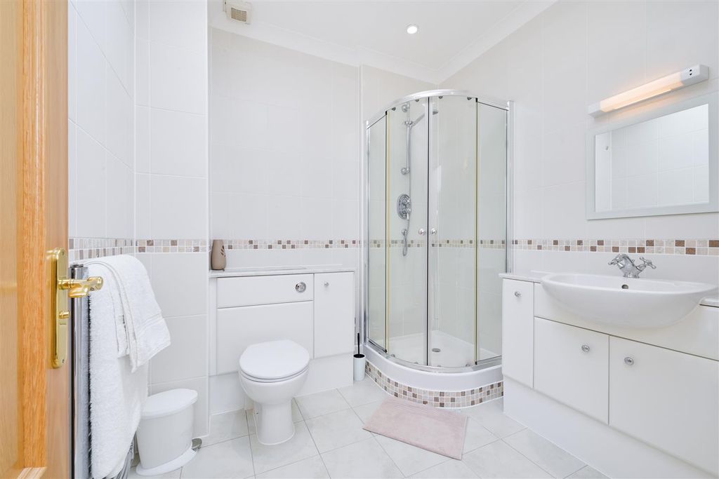 Additional image 30 of 2 bed flat for saleFlanchford Road, Reigate RH2