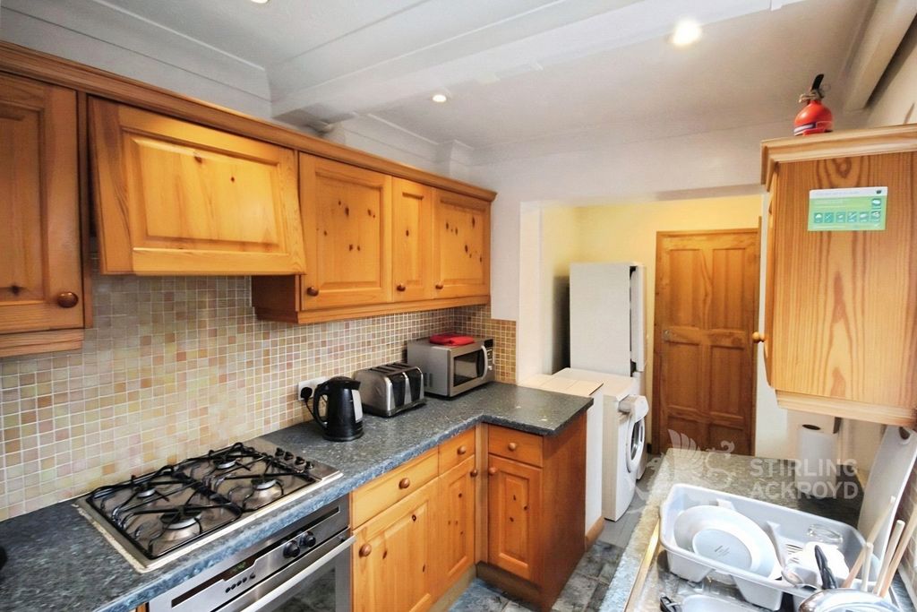 Property photo 2 of 8 Kitchen