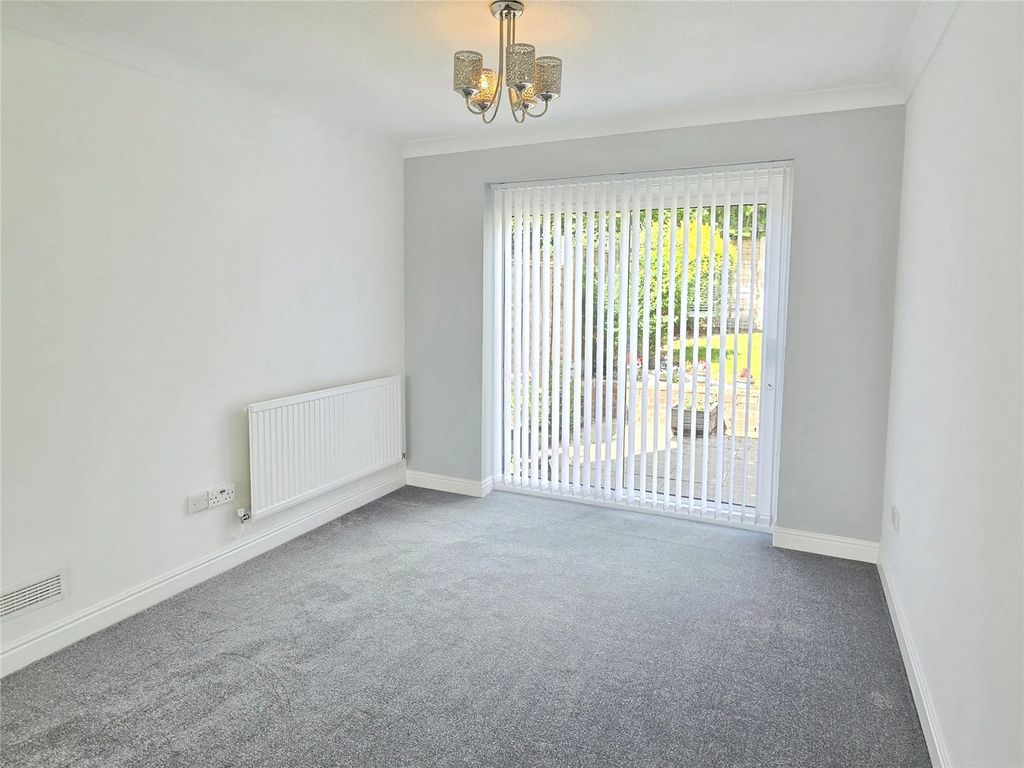 Property photo 3 of 18 Dining Area