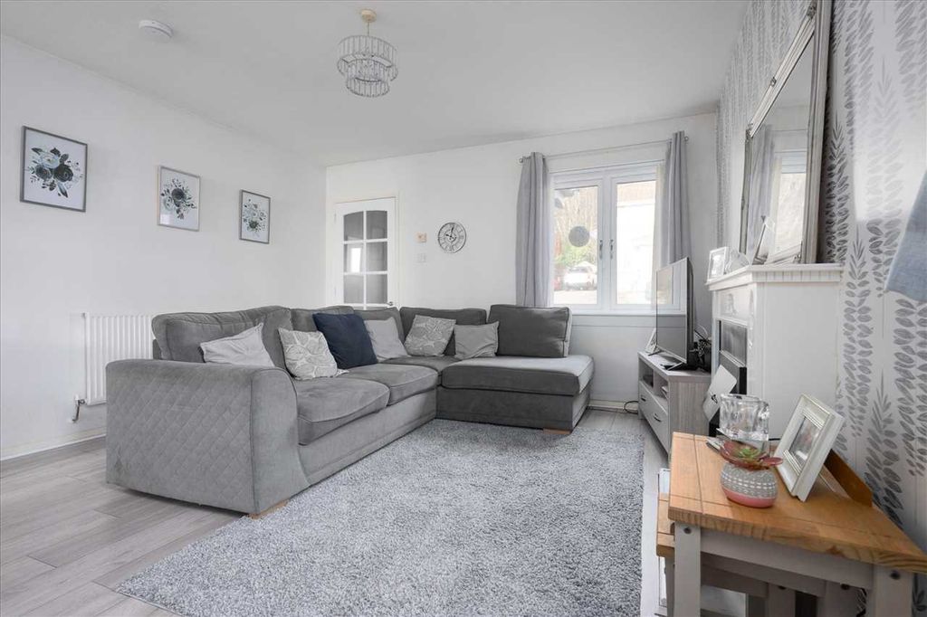 Property photo 3 of 15 Lounge