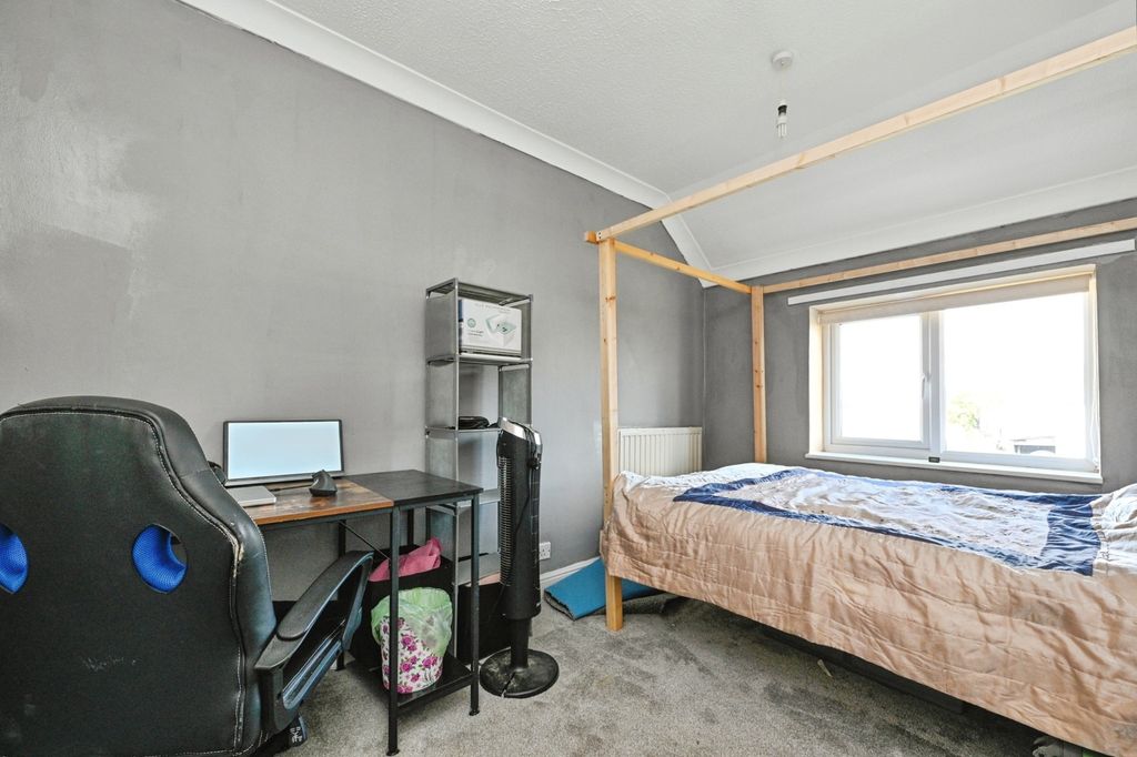 Property photo 3 of 17 Photo