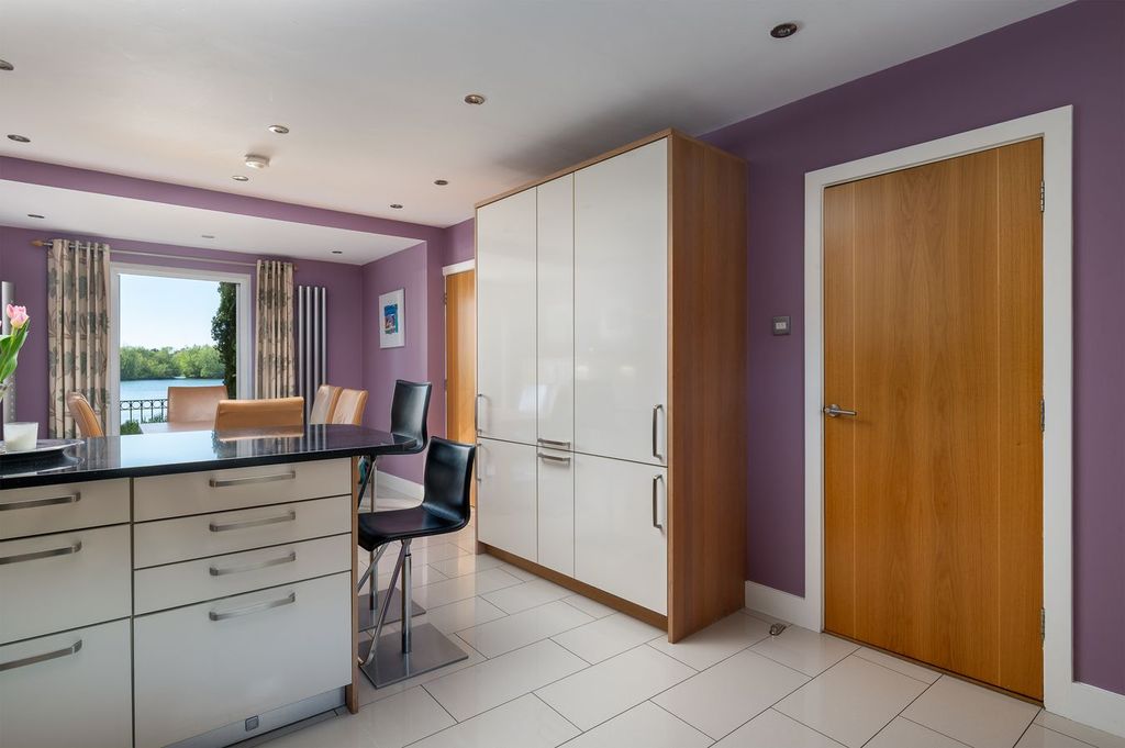 Property photo 3 of 37