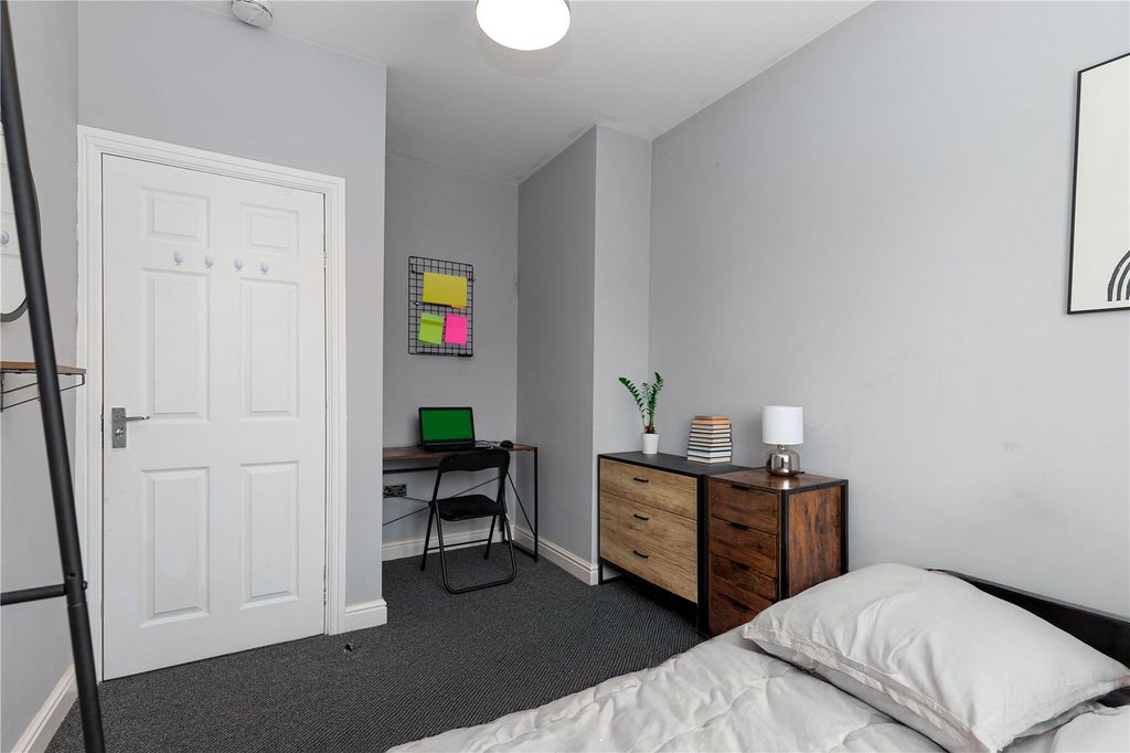 Property photo 2 of 10 Room 3