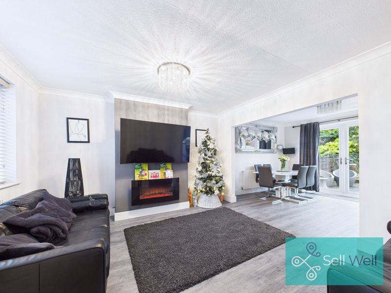 Property photo 3 of 28 Lounge