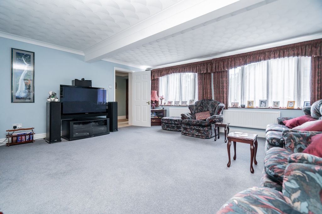Property photo 3 of 38