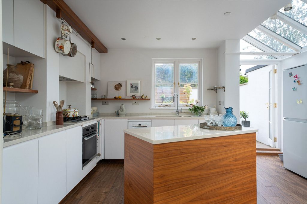 Property photo 3 of 9 Kitchen