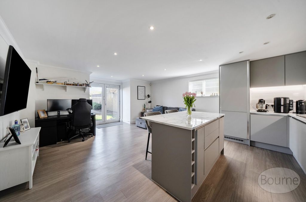 Property photo 3 of 10 3824251A-690F-427...