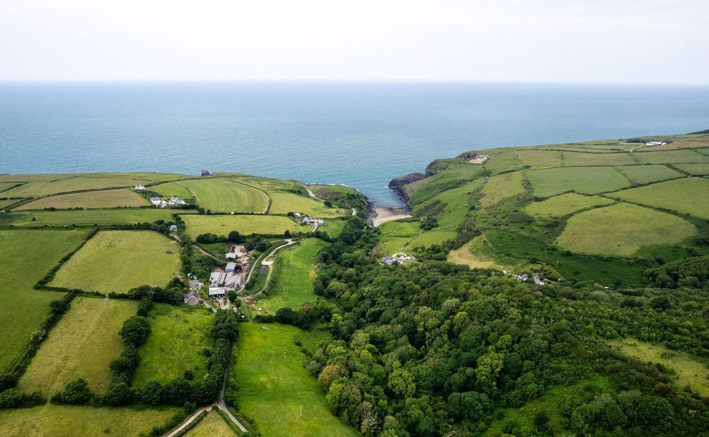 Property photo 2 of 54