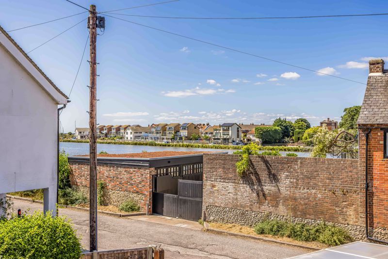 Property photo 3 of 16 Photo 39