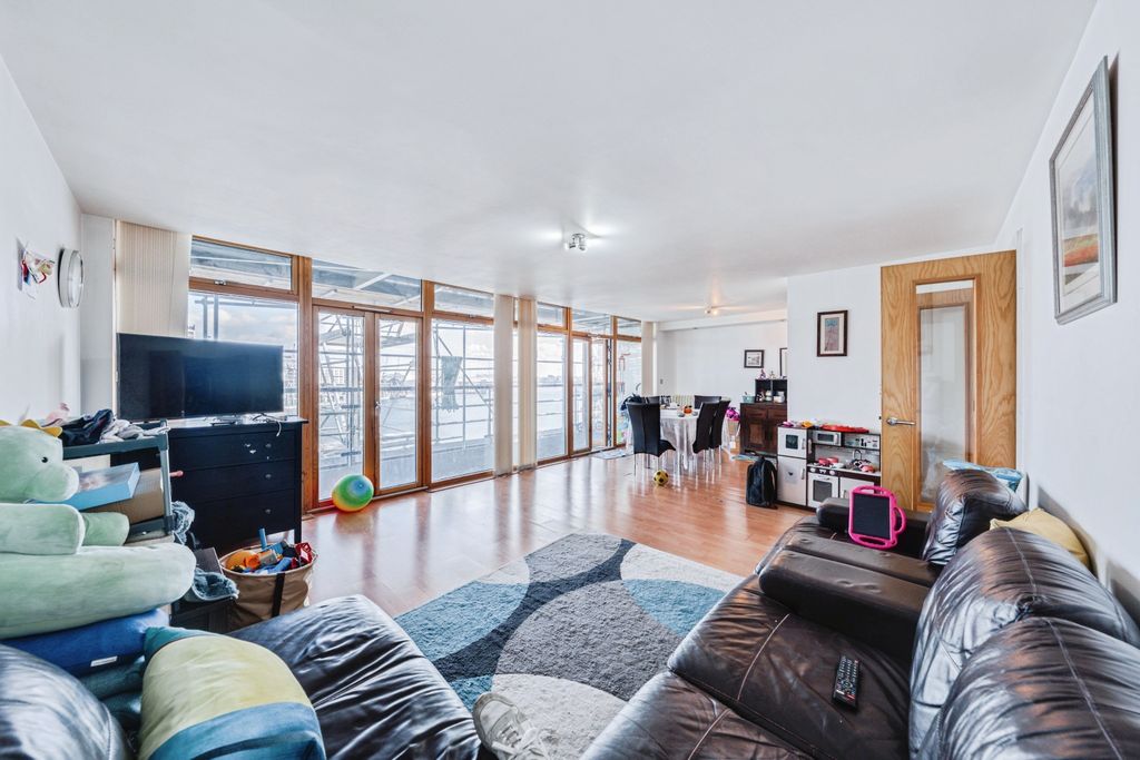 Property photo 1 of 9 3