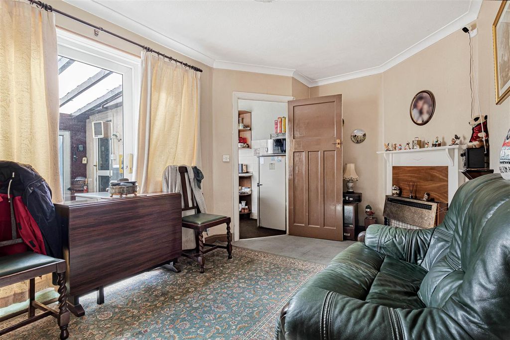 Property photo 3 of 18 15_85505.Jpg