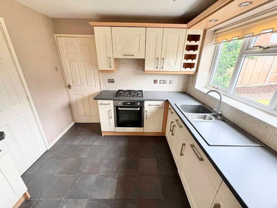 Property photo 2 of 19 Kitchen