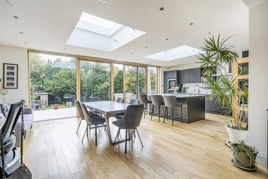 Property photo 2 of 28 1347136-27-68B85Dda86631.Jpg