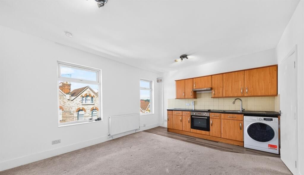 Property photo 1 of 12 Photo 11