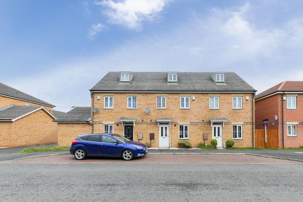 Property photo 1 of 17 External