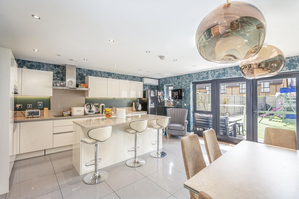 Property photo 1 of 18 008.Jpg
