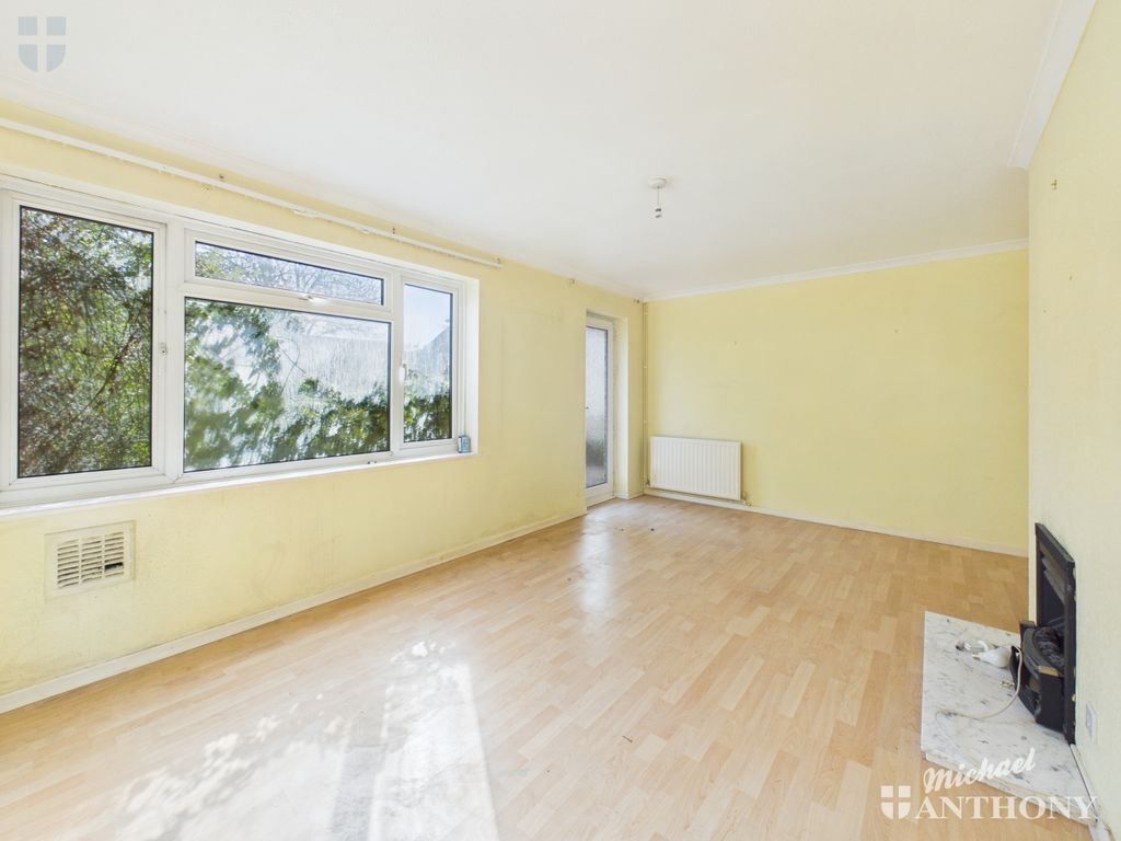 Property photo 3 of 13 Cam03852G0-Pr0596-Still003