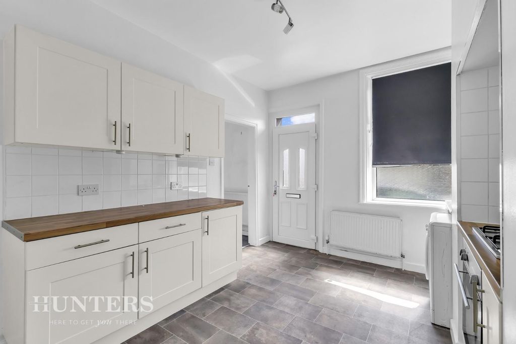 Property photo 2 of 18 Kitchen