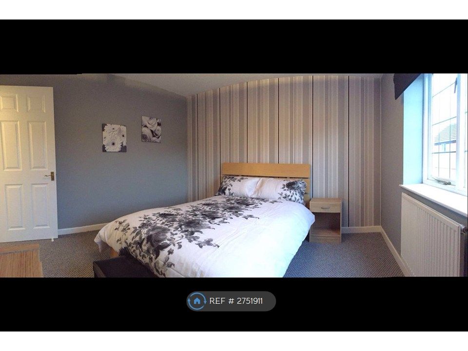 Property photo 3 of 13 Bedroom 1