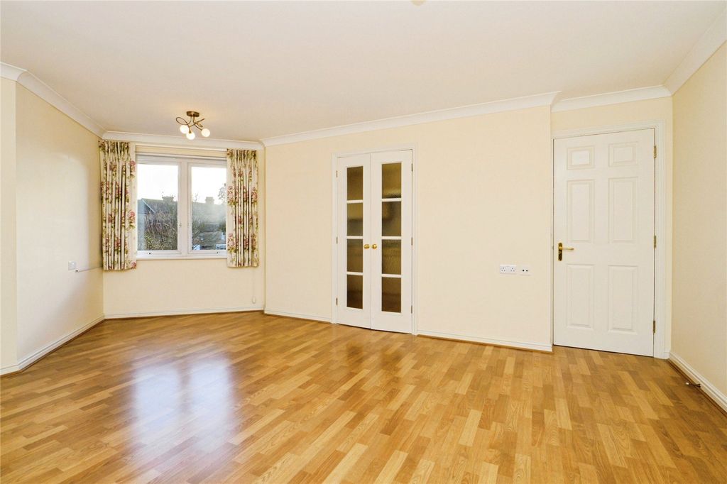 Property photo 2 of 14 Lounge