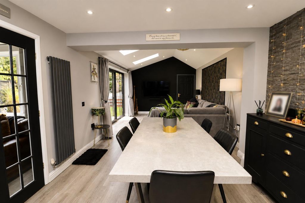 Property photo 3 of 18 Husthwait
