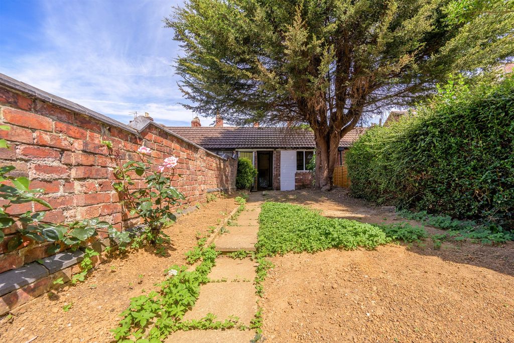 Property photo 2 of 11