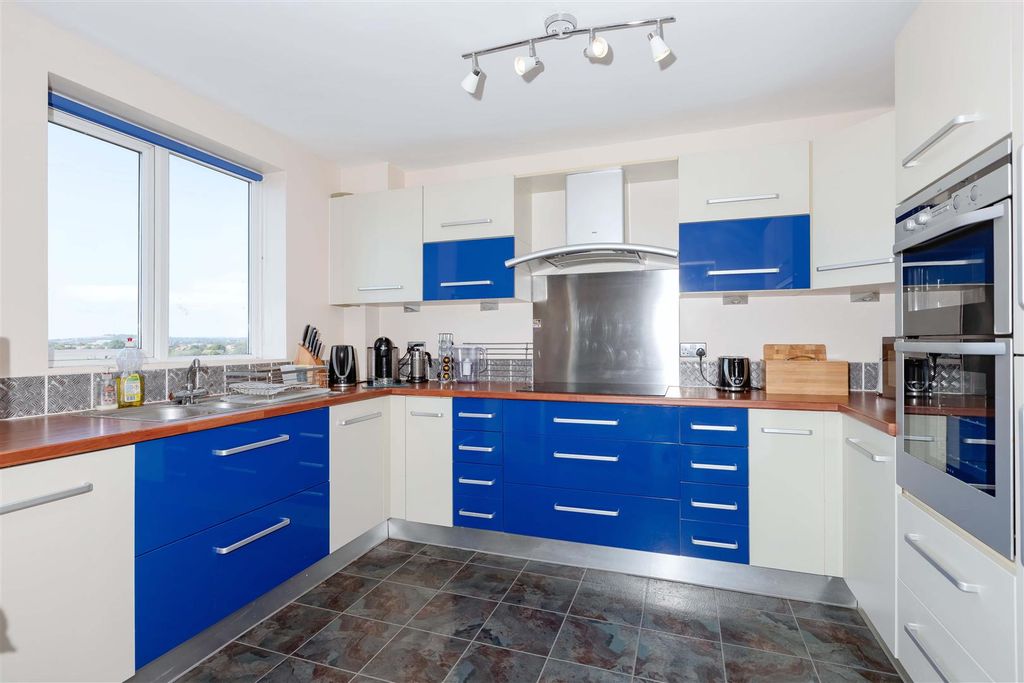Property photo 3 of 20 Manor Lea_7.Jpg