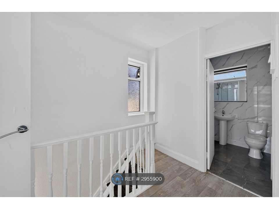 Property photo 3 of 27