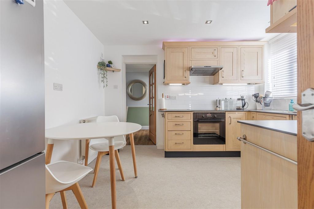 Property photo 3 of 31 35, Pick Hill (23).Jpg