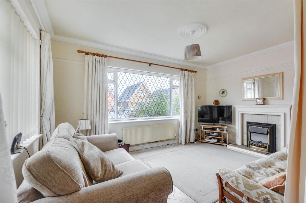 Property photo 2 of 15 Lounge