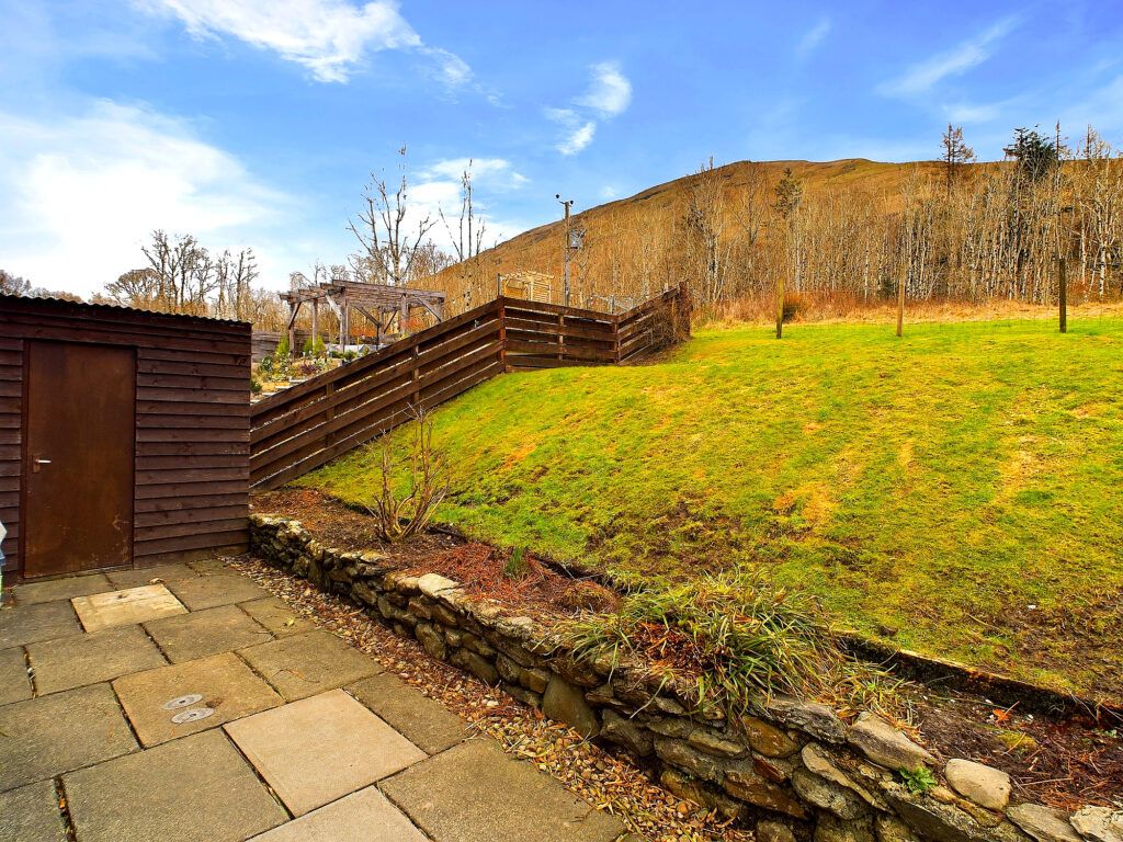Property photo 2 of 27