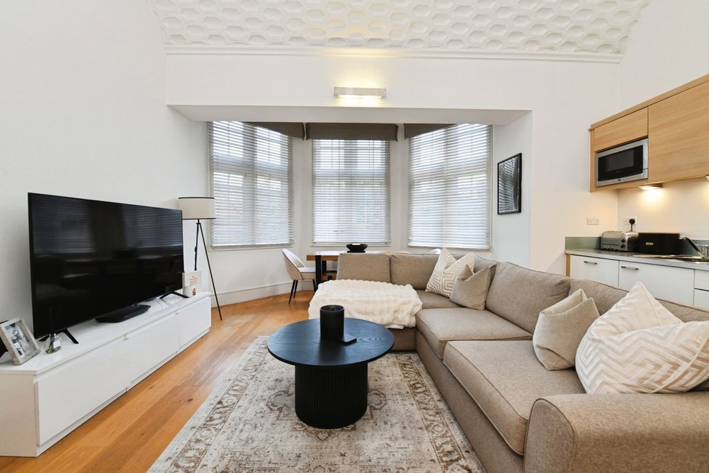 Property photo 3 of 14 Interior