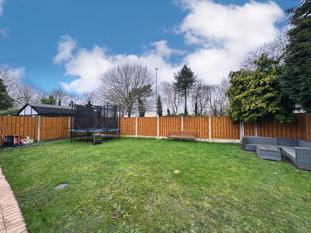 Property photo 3 of 29 3. Garden