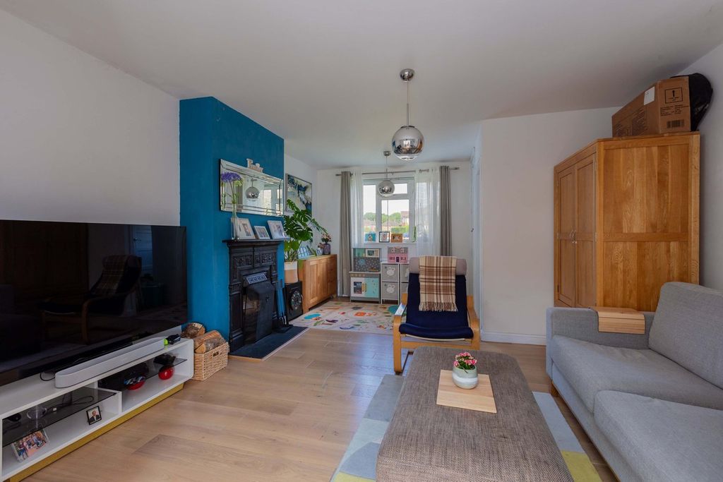 Property photo 3 of 19