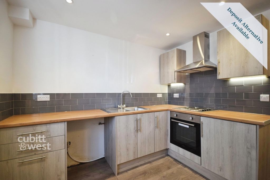 Property photo 3 of 11 3 Clock Walk - 3