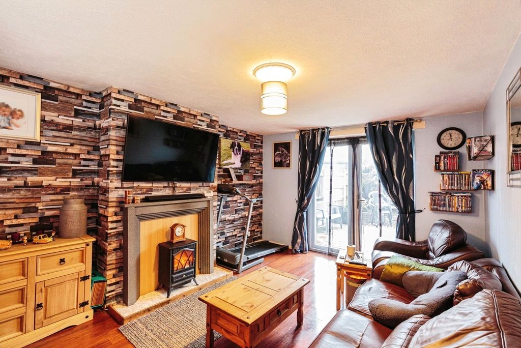 Property photo 2 of 17 Photo