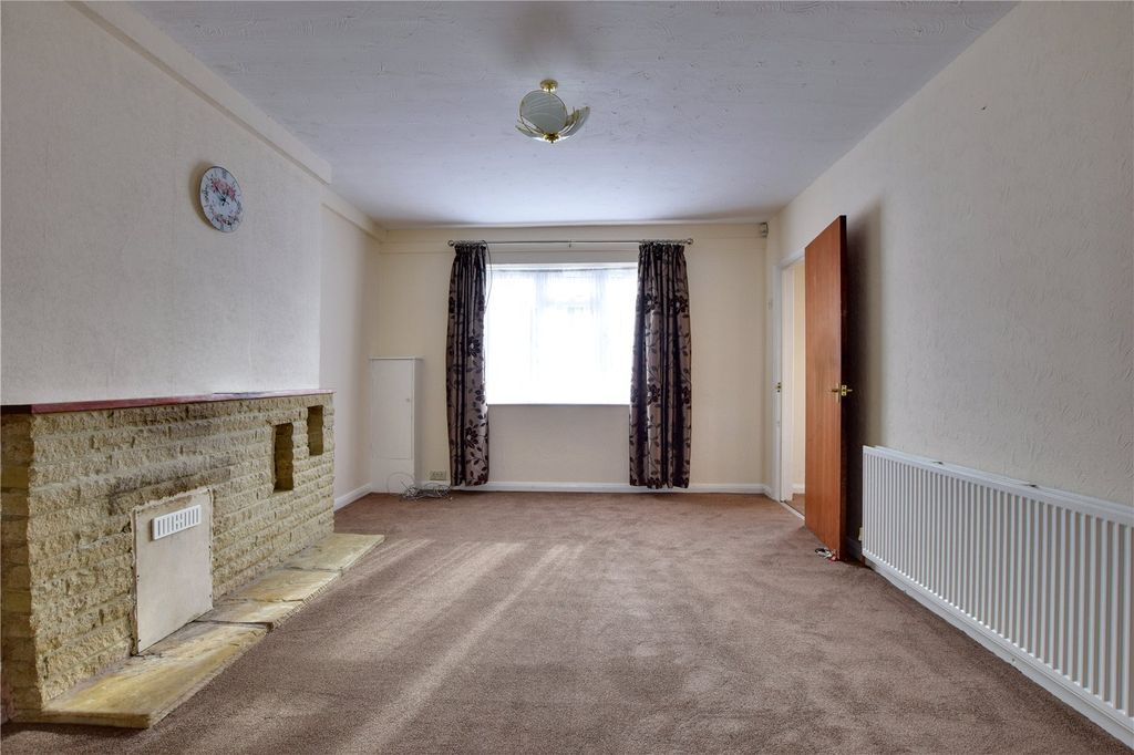 Property photo 2 of 10 3.