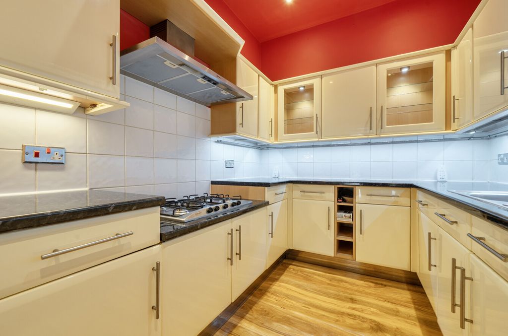 Property photo 3 of 12 1510401-12-6A846d...